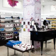 Магазин парфюмерии и косметики Иль де ботэ на Комсомольском проспекте фото 5 на сайте Hamovniki.su
